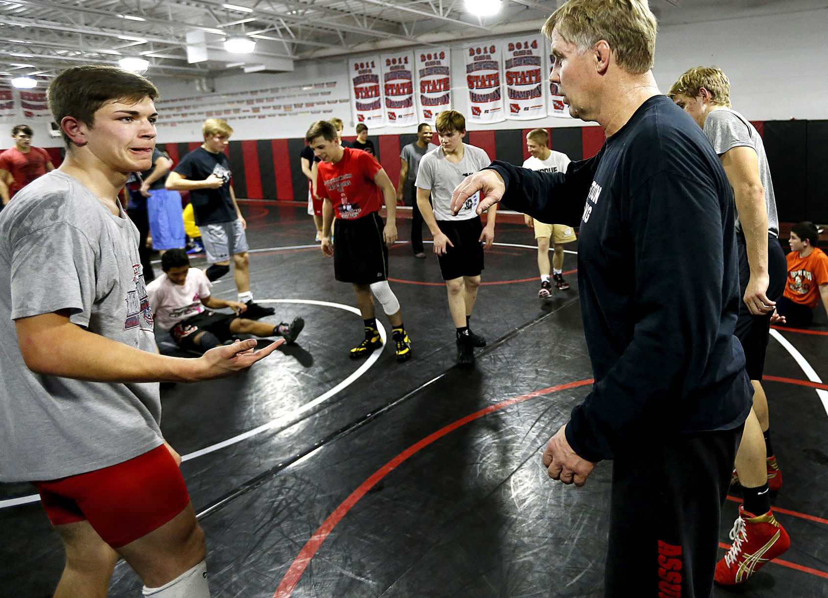 112816-Assumption-wrestling-003